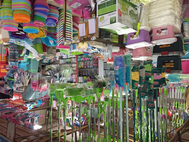 万载县百货店：传统商业的现代转型